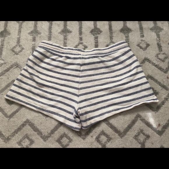 Old Navy Summer Shorts - Picture 3 of 3